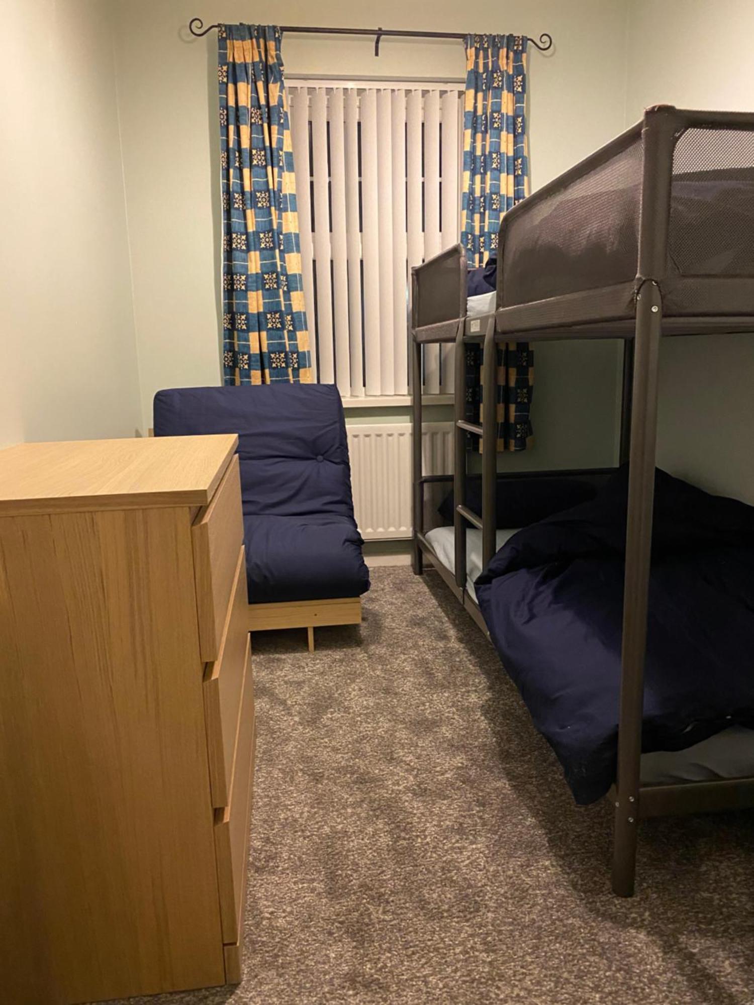 Walnut Apartment Ларн Экстерьер фото